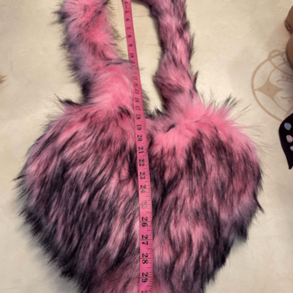 Faux fur Hat with matching Heart Bag - Picture 12 of 17